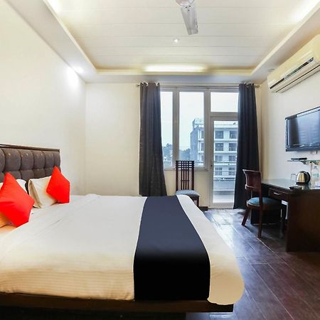 Collection O Satguru House Hotel Gurgaon Exterior photo